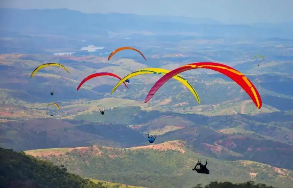 Ação ambiental marca a Copa Valadares de Parapente com Águas de Valadares