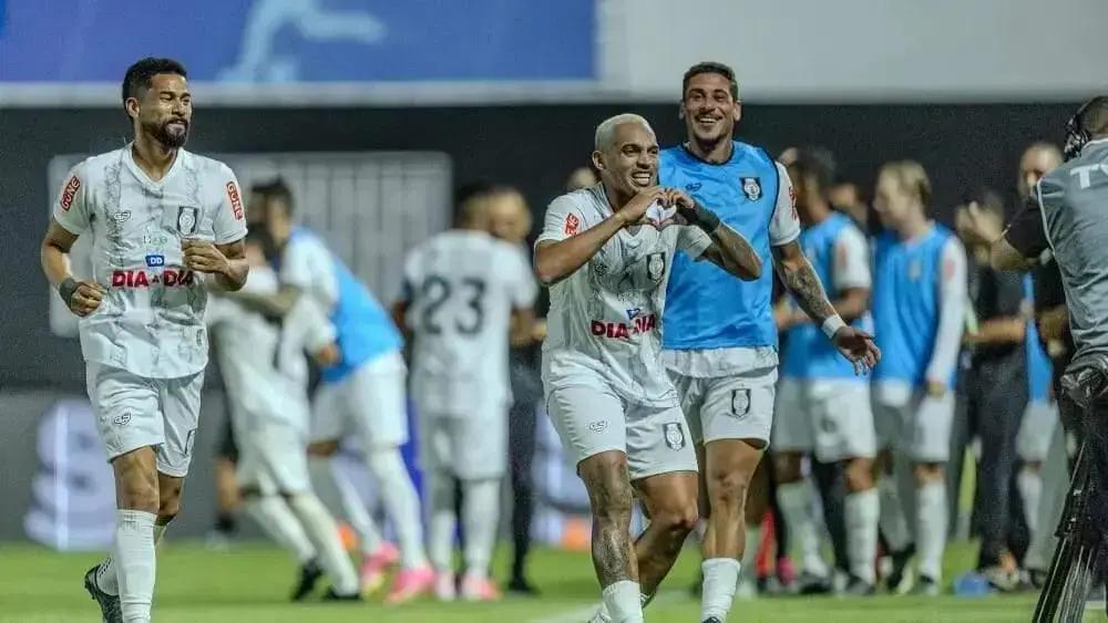 Ceilândia vence Coritiba nos pênaltis e avança na Copa do Brasil