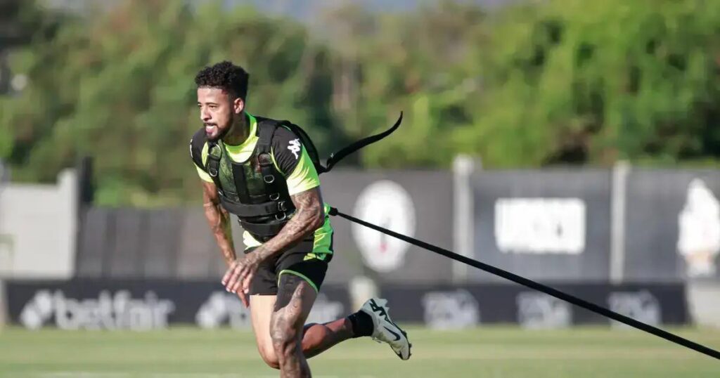 Fábio Carille precisa ajustar o meio-campo do Vasco para o clássico contra o Flamengo