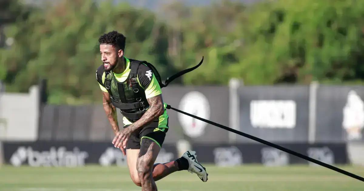 Fábio Carille precisa ajustar o meio-campo do Vasco para o clássico contra o Flamengo