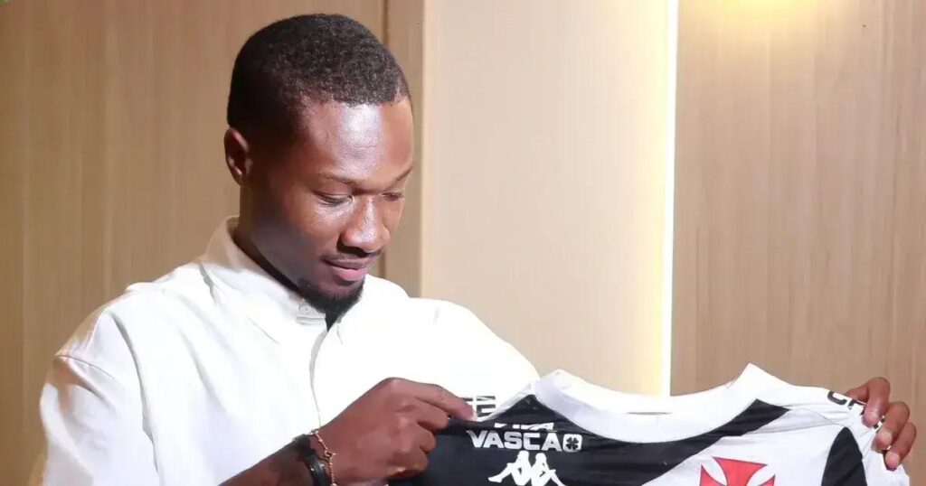 Loide Augusto, atacante angolano do Vasco, pronto para o Carioca