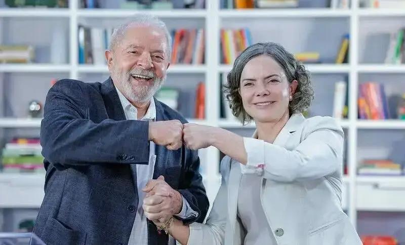 Lula nomeia Gleisi Hoffmann como nova Ministra de Relações Institucionais
