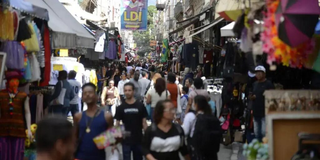 Mercado de trabalho: recuo da informalidade em janeiro, aponta IBGE