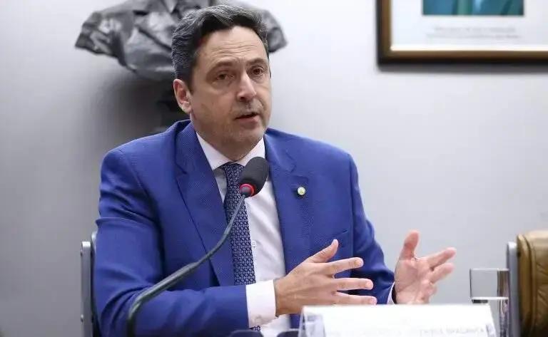 Nova proposta reduz prazo de sigilo de informações pessoais para 15 anos