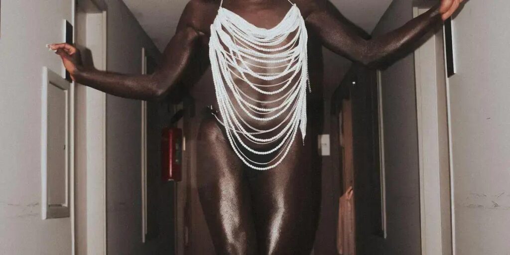 Paraíso do Tuiuti destaca a trajetória da primeira mulher trans no carnaval