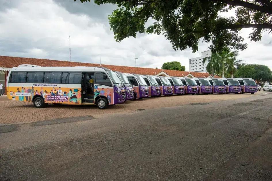 Timóteo realiza entrega de dois micro-ônibus para transporte de Saúde