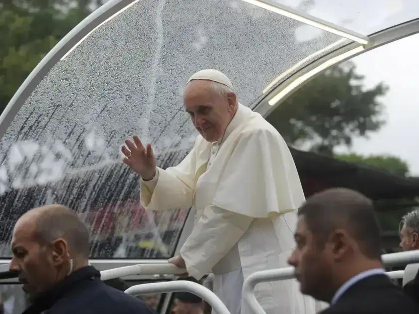 Vaticano informa que estado de saúde do papa Francisco é complexo, mas não grave