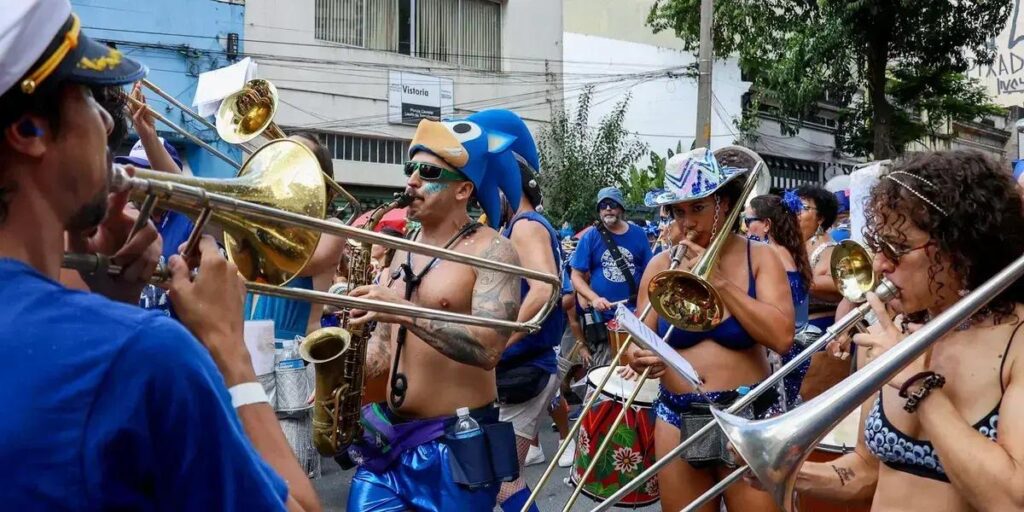 Bloco Esfarrapado anima o carnaval em São Paulo com alegria e tradição