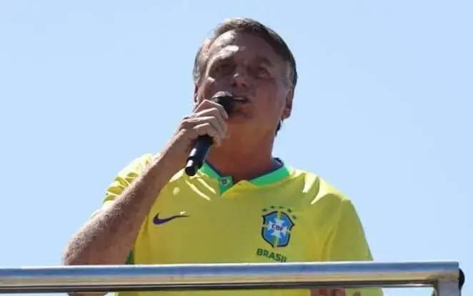 Bolsonaro convoca ato em Copacabana: Brasil e liberdade em pauta