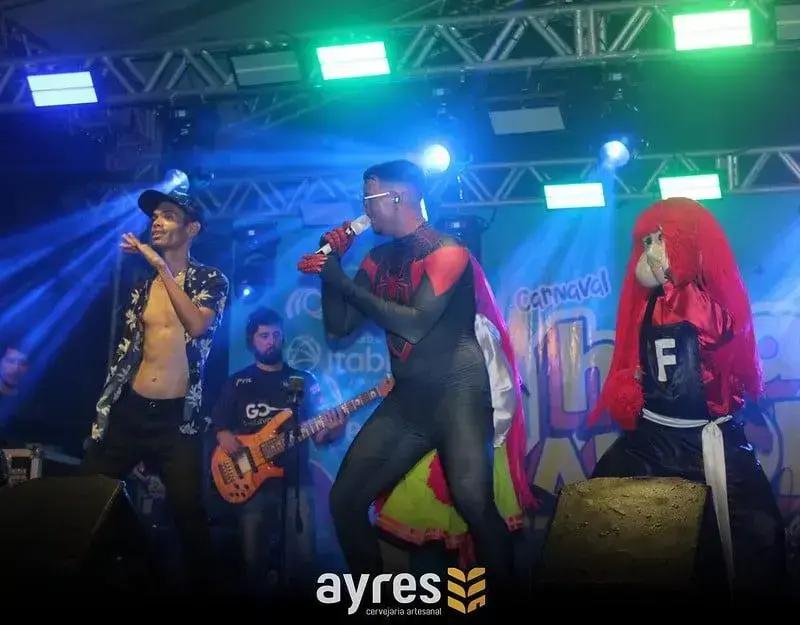 Carnaval de Itabira: Foliões se Reúnem Apesar da Chuva nas Praças do Campestre e do Pará