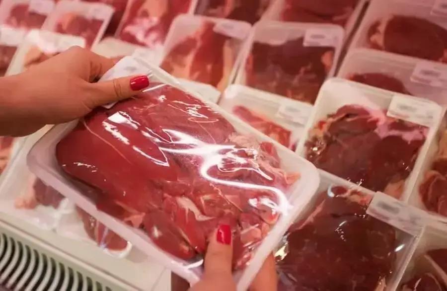 China suspende importação de carne bovina de frigoríficos brasileiros