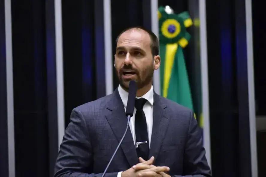 Eduardo Bolsonaro solicita licença na Câmara para residir nos EUA