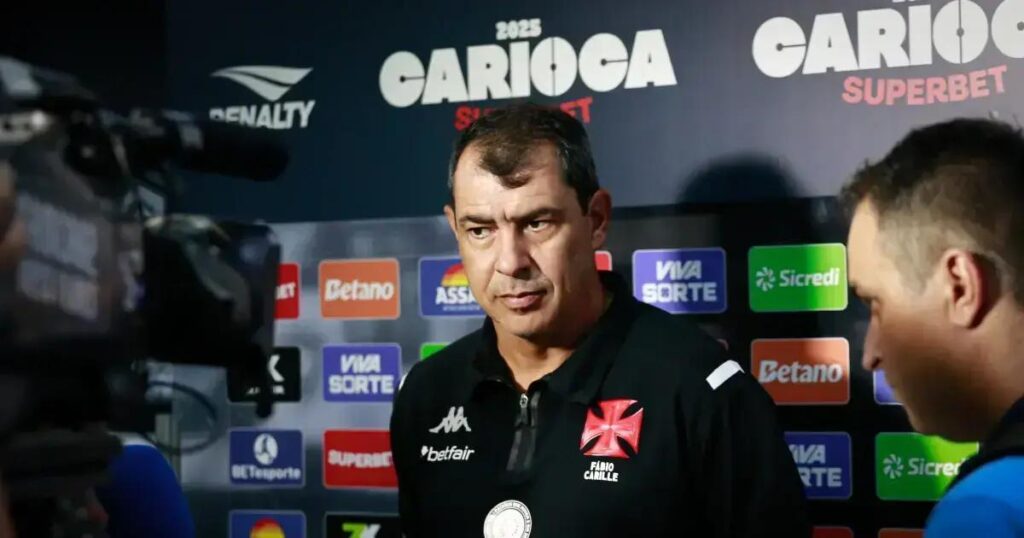 Fábio Carille surpreende com escalação e destaca vitória do Vasco na Copa do Brasil
