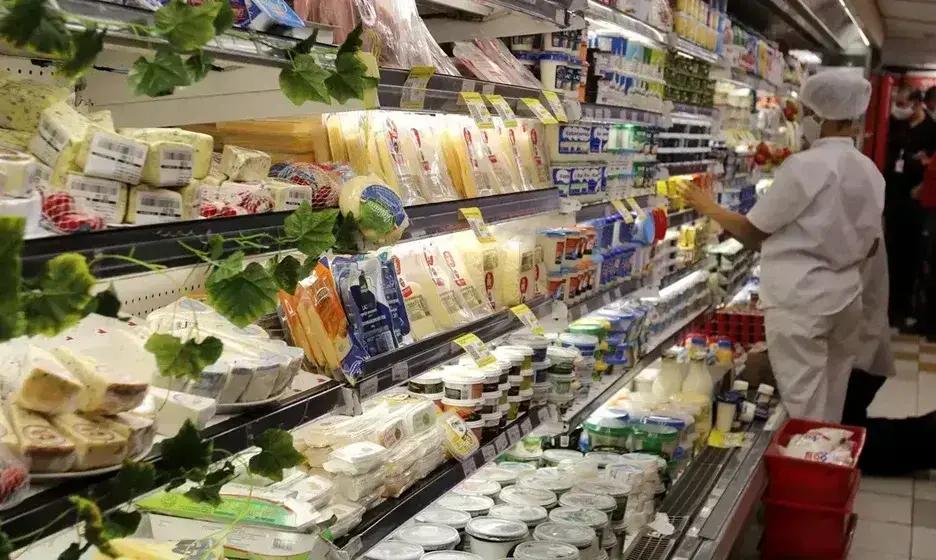 Governo zera tarifa de importação para alimentos essenciais