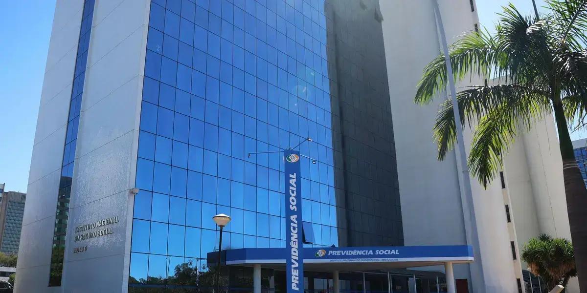 INSS antecipa pagamentos para beneficiários com cartões de final 5 e 0