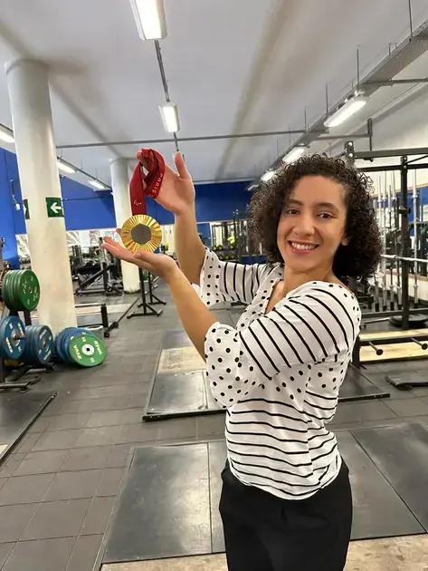 Jornalista de Itabira, Sara Zeferino, Recebe Homenagem no Mineirão