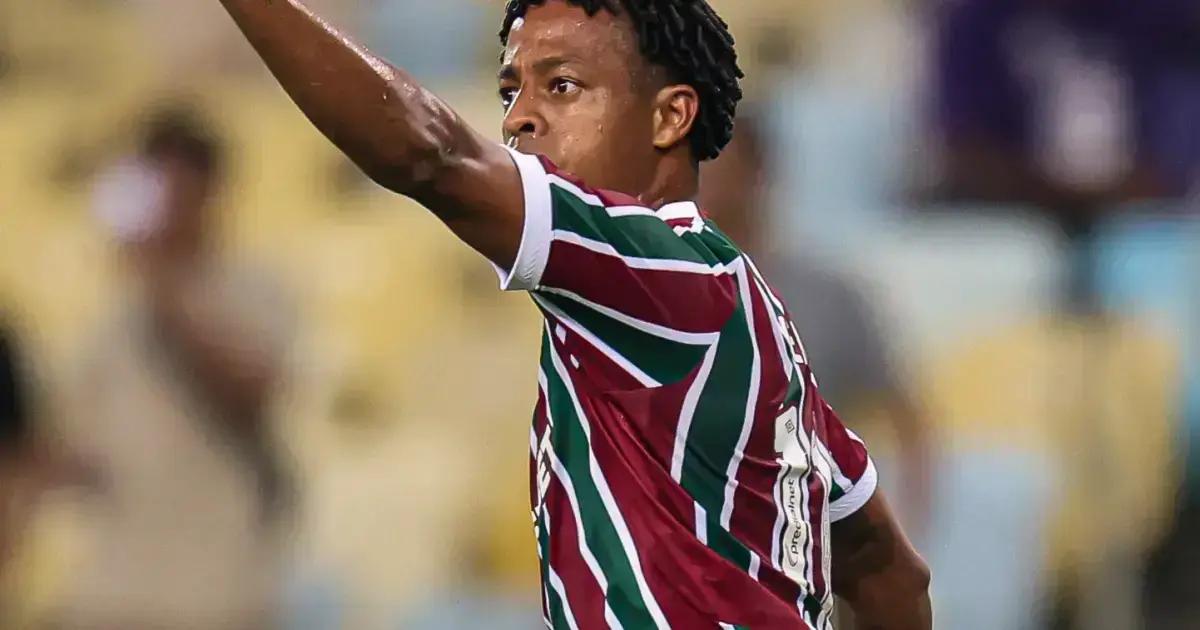 Keno brilha e mantém o Fluminense na briga pelo título do Carioca