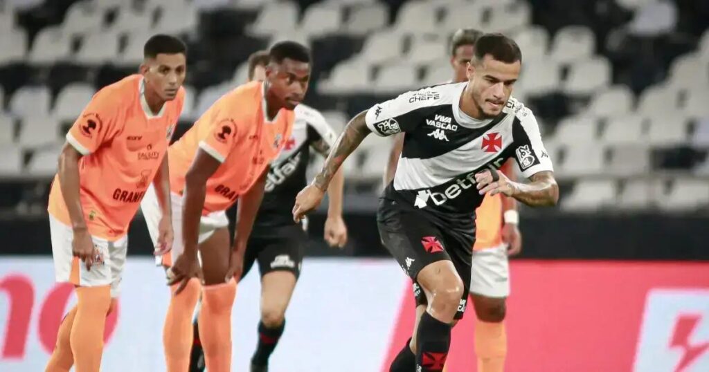 Marcelo Sant’Anna do Vasco discute reforços e futuro de Coutinho