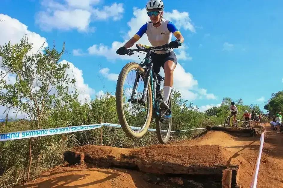 Mariana Taru brilha em Maratona Internacional com três pódios
