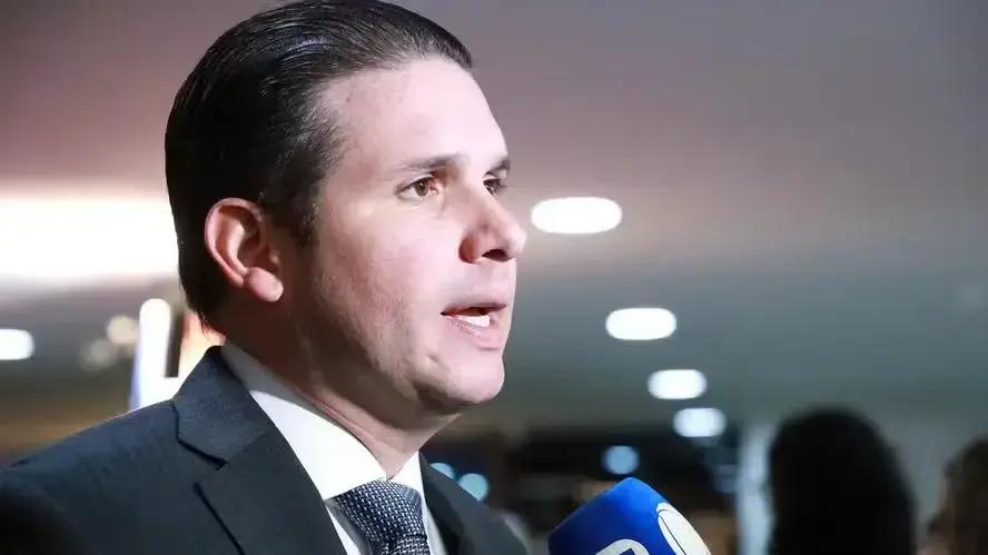 Proposta de Ampliação de Deputados Enfrenta Rejeição Popular