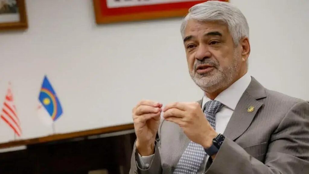 Senador Humberto Costa assume presidência interina do PT