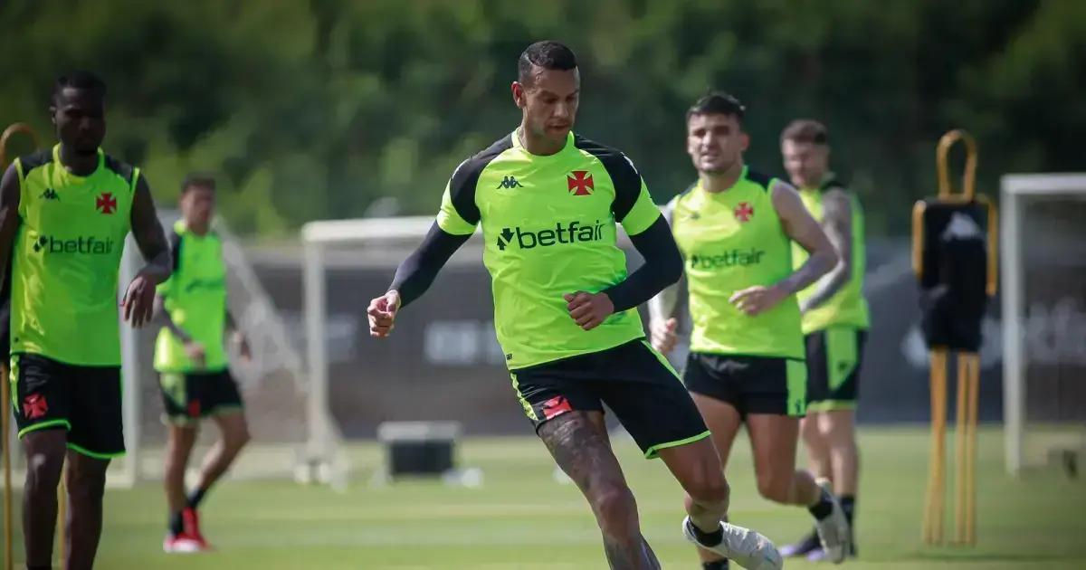 Souza pode ser testado como zagueiro novamente pelo Vasco