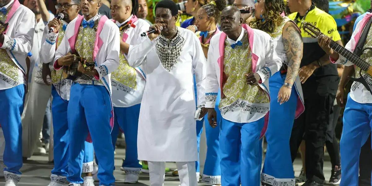 Último desfile de Neguinho da Beija-Flor encanta sambistas na Sapucaí