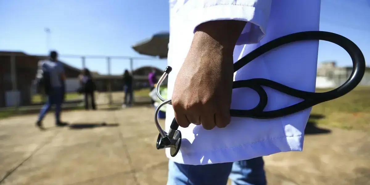 Apenas seis cursos de medicina alcançam a nota máxima no Enade 2023