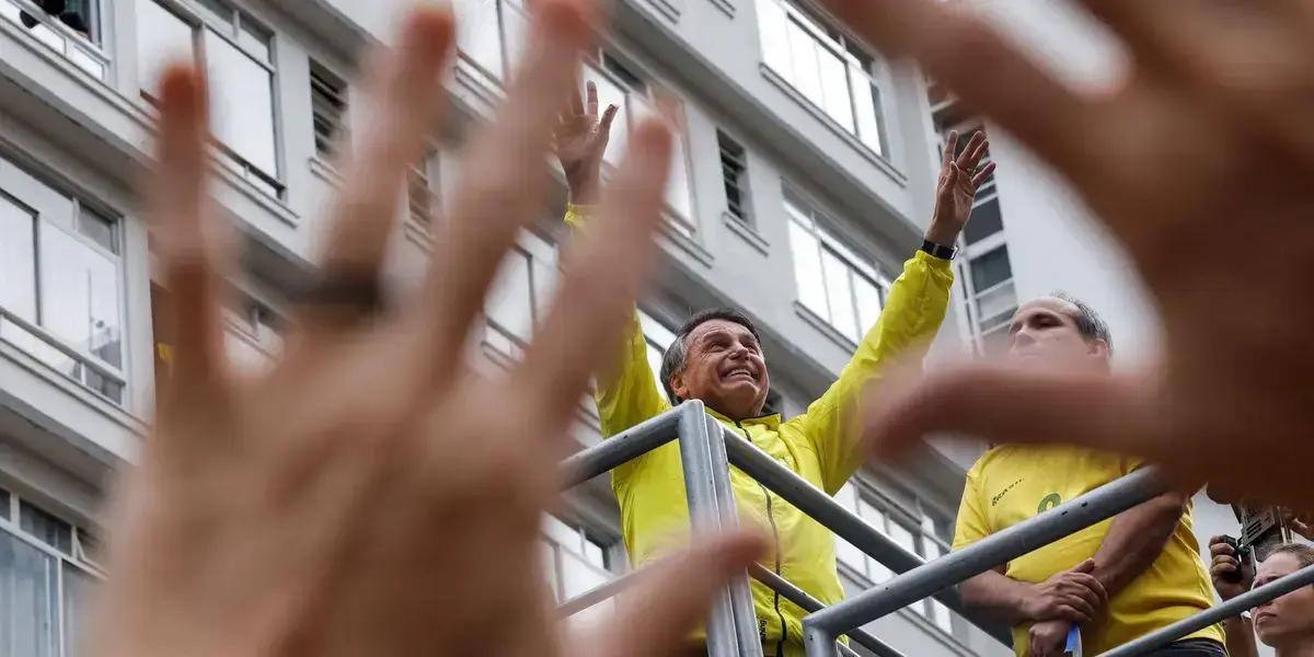 Bolsonaro defende anistia em ato de apoio e fala de 'ajuda externa'