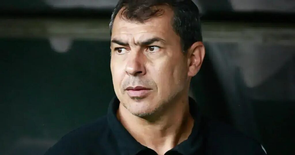 Escalação do Vasco: Fábio Carille enfrenta dúvidas para o clássico contra o Flamengo