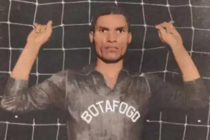 Falece o goleiro Manga, mito do Botafogo e Internacional, aos 87 anos