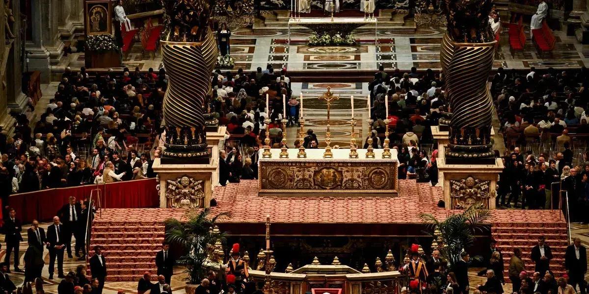 Funeral do papa Francisco: Missa de Exéquias é celebrada no Vaticano