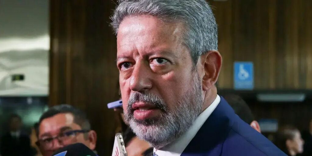 Isenção de IR: Projeto liderado por Arthur Lira visa alterar faixa de compensação