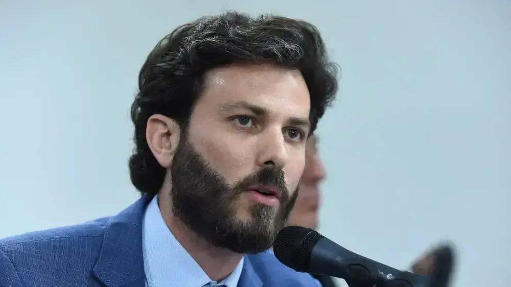 Minas Gerais avança em políticas públicas para pessoas com autismo, diz Marcelo Aro