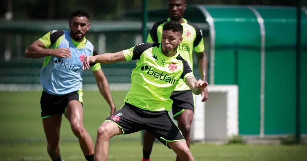 Mudanças nas escalações do Vasco para confronto com o Corinthians no Brasileiro