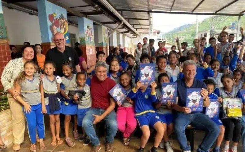Prefeitura de Coronel Fabriciano distribui kits escolares a 10 mil alunos