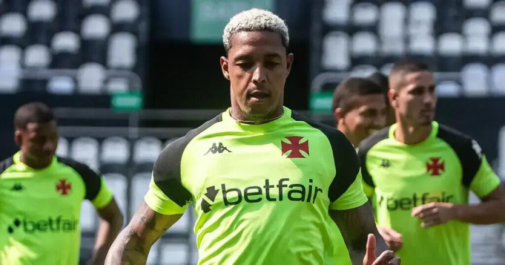 Retorno de David ao Vasco: Fábio Carille atualiza situação do atacante