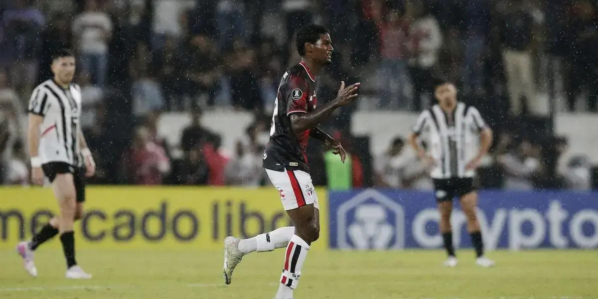 São Paulo vence Libertad e assume a liderança do Grupo D na Libertadores