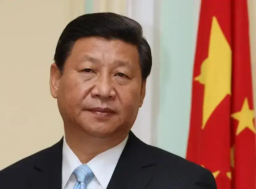 Tensão na Guerra Comercial: Estados Unidos e China em Conflito