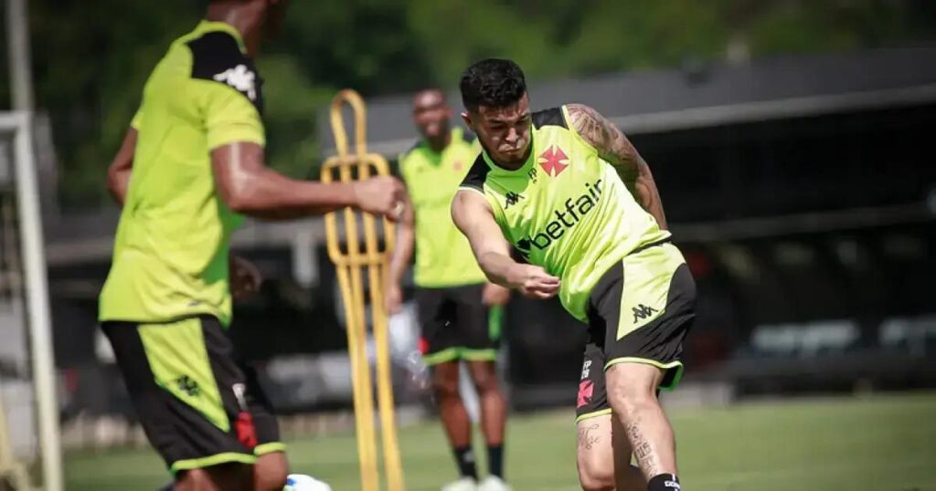 Vasco pode contar com retornos de Coutinho e Adson contra o Sport no Brasileirão