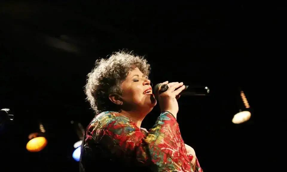 Ana Cristina, a voz de Itabira, lança álbum 'Entrecordas' e revisita suas raízes