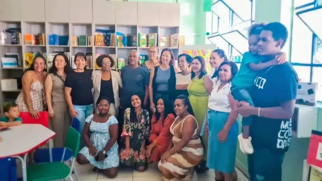 Biblioteca da Escola Eugênia Scharlé é inaugurada em homenagem a Dona Petiche