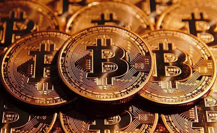 Bitcoin se destaca em abril enquanto dólar decepciona investidores