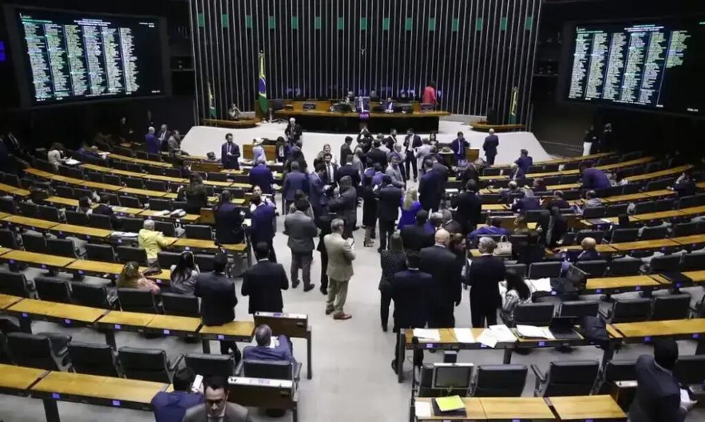 Câmara dos Deputados aprova ampliação do número de vagas para 531