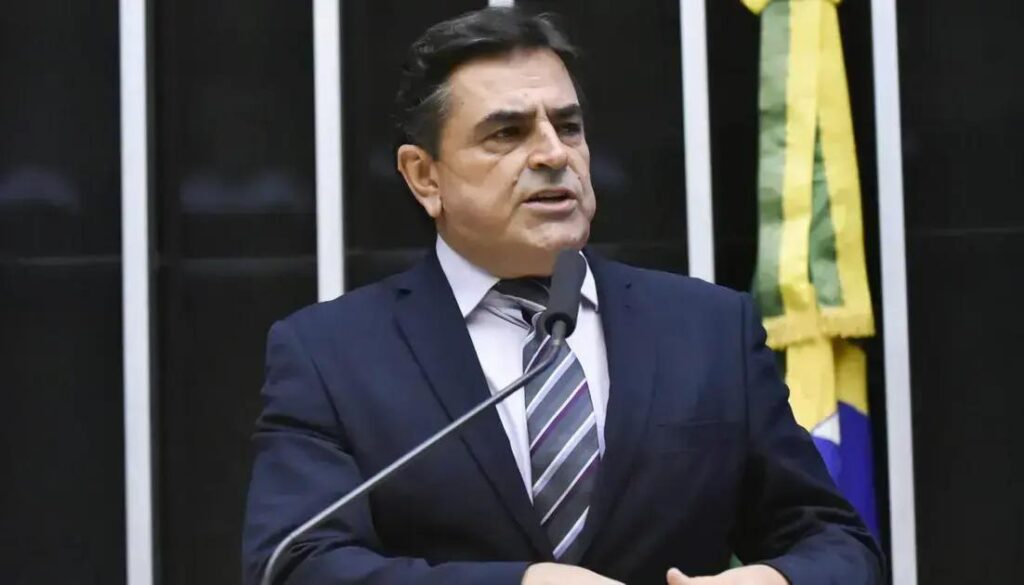 Candidatos ao Senado por Minas: Domingos Sávio e Eros Biondini em destaque