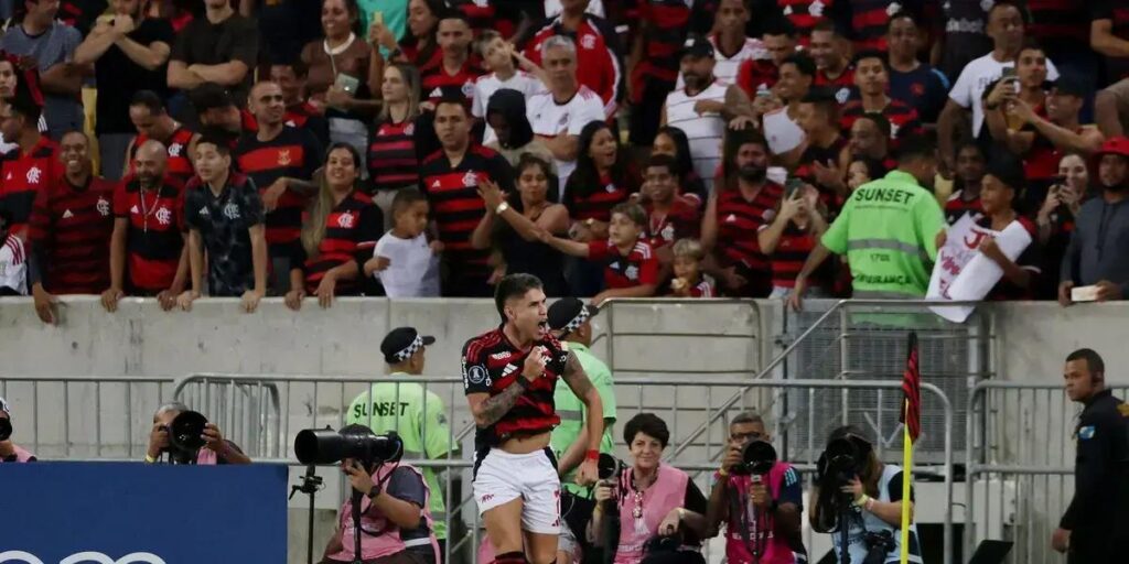 Flamengo vence LDU e se aproxima das oitavas da Libertadores