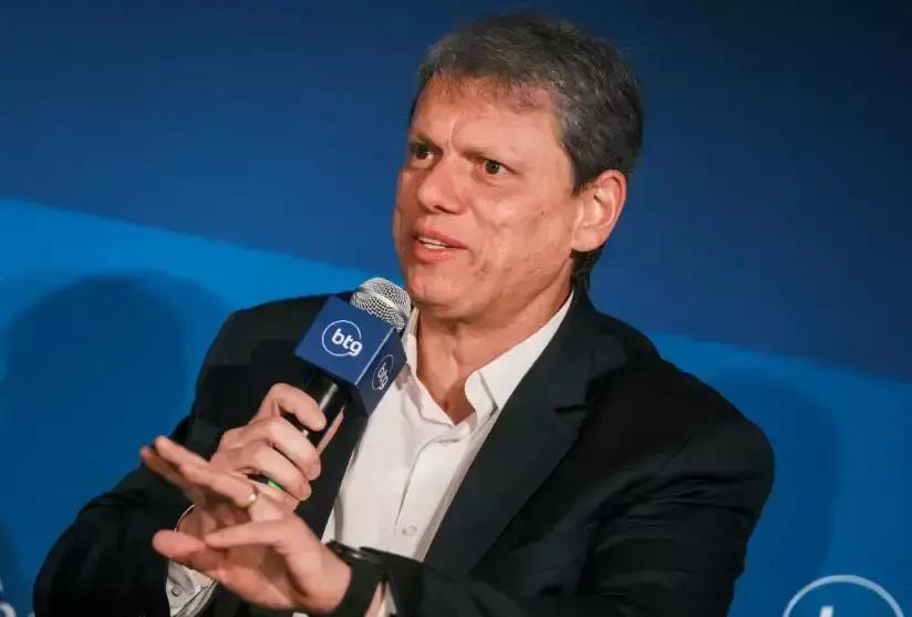 Governador Tarcísio de Freitas testemunha a favor de Bolsonaro em julgamento