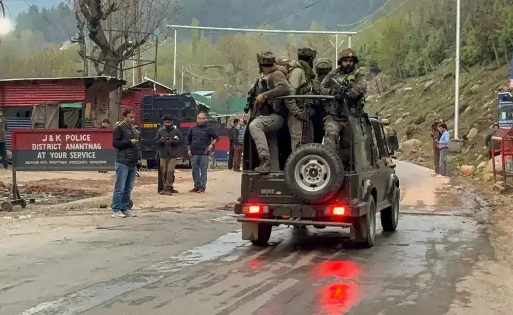 Índia e Paquistão: Ação militar pós-cessar-fogo gera tensões na Caxemira