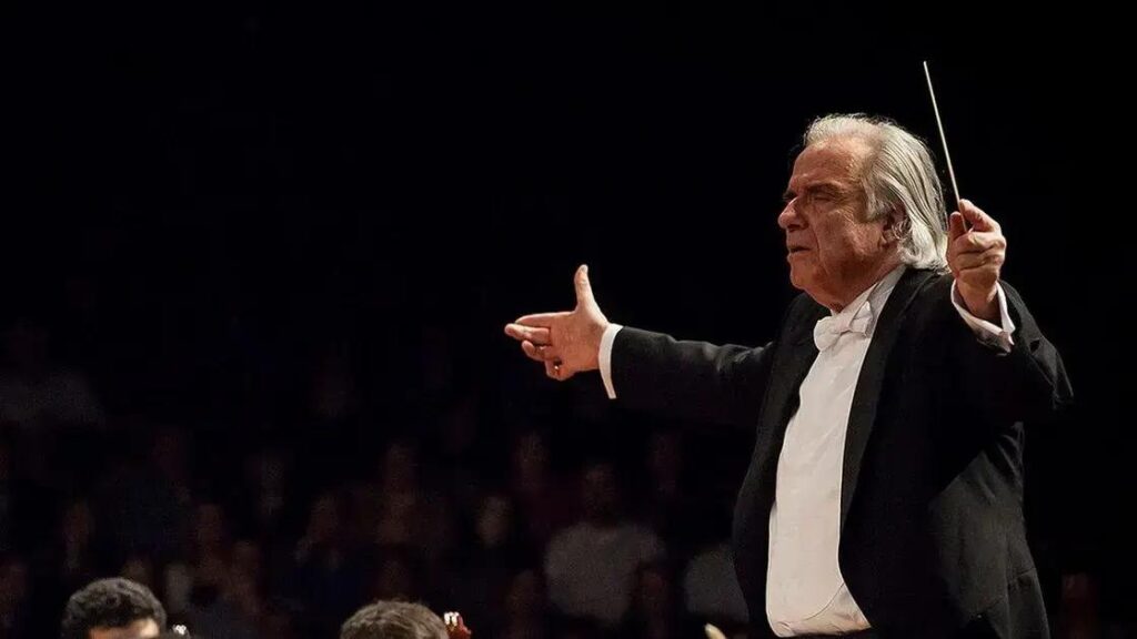 João Carlos Martins encanta plateia durante performance no Carnegie Hall