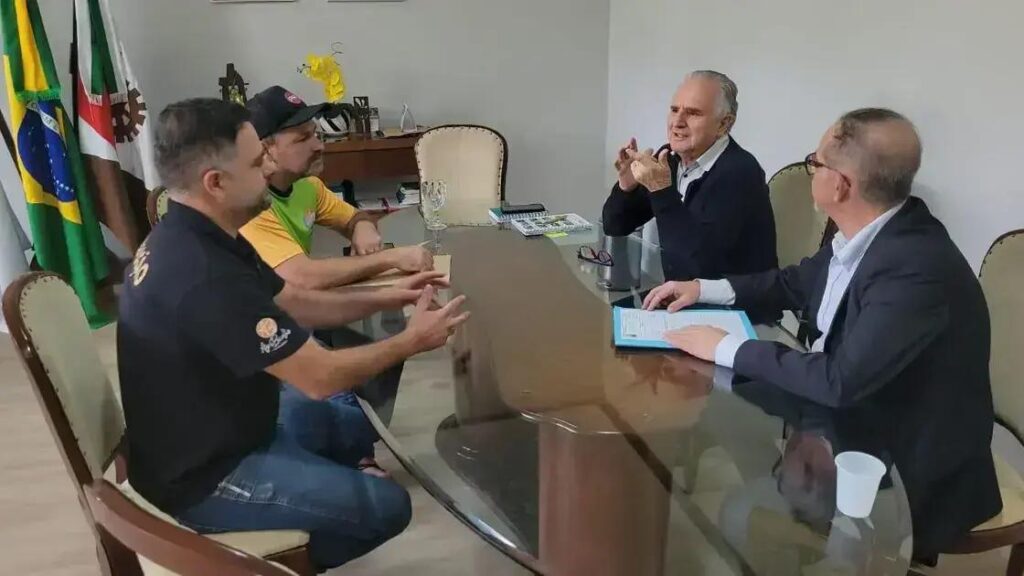 João Monlevade: Prefeitura fecha parceria com a Facon para integrar esportistas e famílias